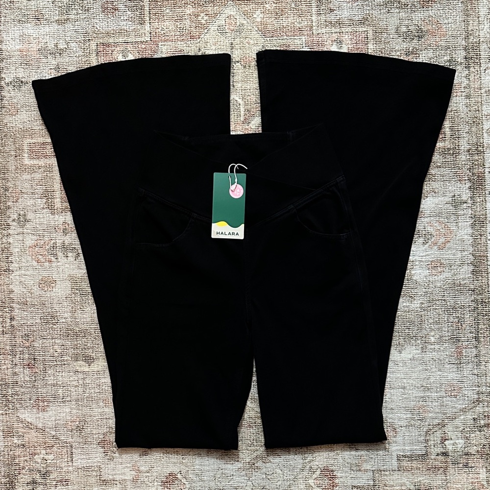 Woman’s NWTs Size XS HALARA Flare Leggings